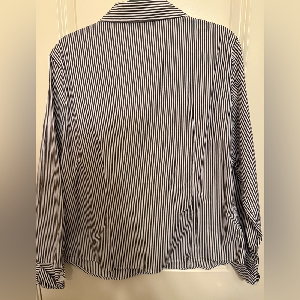 Calvin Klein Women’s Black and White Striped Shirt Non Iron Brand - Picture 5 of 6